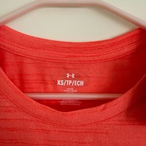 BNWT Under Armour 
Dry Fit T-Shirt
Coral/Orange Coloe
Size XS